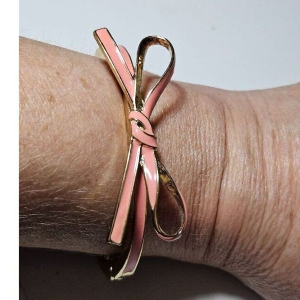 Gold tone pink enamel bow bracelet 6"